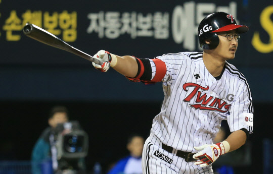 2002년 데뷔 이후 15년째 LG에서만 뛰고 있는 박용택은 2000안타라는 대기록에 단 두개만을 남겨두고 있다. 사진=연합뉴스